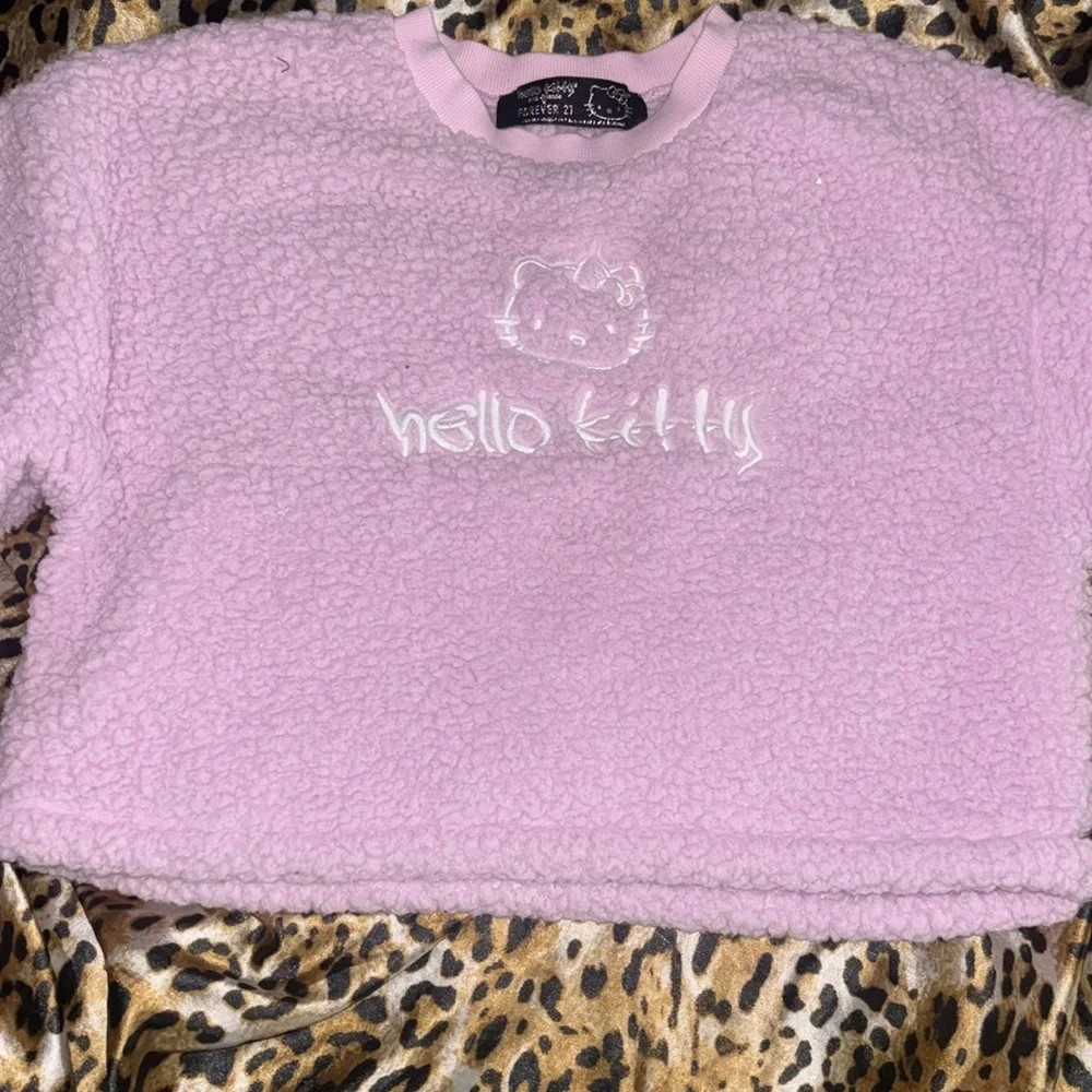 Hello Kitty Sweater - Picture 4 of 4